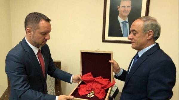 سوريا ترد لفرنسا وساما منحته للرئيس الأسد قبل 17 عاما