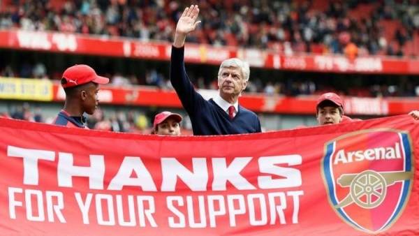 آرسنال يوجه فوهة مدفعيته نحو مدرب برشلونة السابق