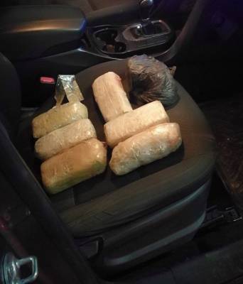 المخدرات :ضبط ٣ كغم الهيروين و ١ كغم من مادة الميثامفتمين (كريستال) المخدرة في البادية الشمالية .