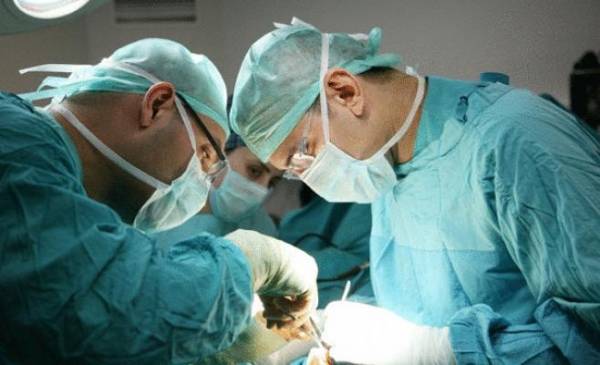 الصحة: فتاة عربية تطلب التحول إلى رجل