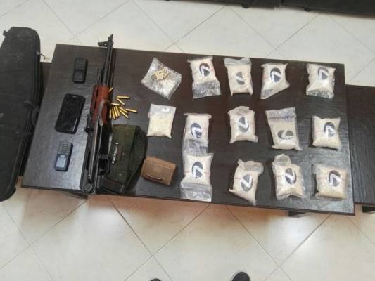 القبض على شخصين بحوزتهما مخدرات وأسلحة في الضليل