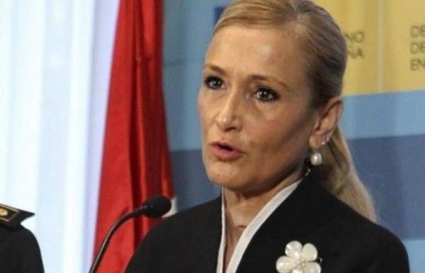 استقالة رئيسة حكومة مدريد بسبب سرقة 40 يورو (فيديو )