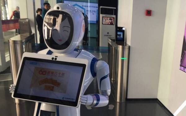 بالفيديو.... أول بنك في العالم تديره الروبوتات فقط