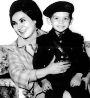 الملك ينعى معلمته