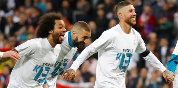 قبل مباراة روما ضد ليفربول.. لماذا أثار قميص احتفالات لاعبي ريال مدريد غضب جماهير “الريدز”؟