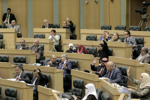 النواب يجيز وضع أجهزة لمراقبة الطرق واعتبار صورها بينة