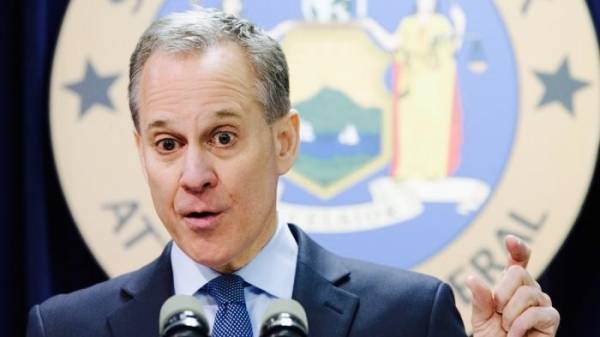 استقالة مدعي عام ولاية نيويورك لاتهامه بتعنيف نساء