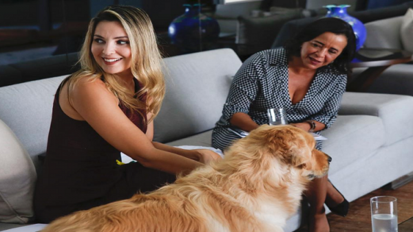 سيدة البرازيل الأولى تخاطر بحياتها لإنقاذ كلبها من الغرق!