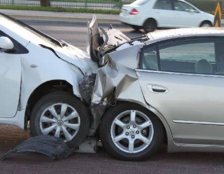 5 إصابات بتصادم 4 مركبات في سحاب