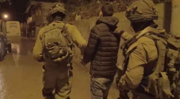 الاحتلال يعتقل 20 فلسطينيا بالضفة