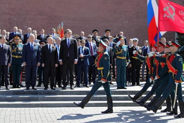 بوتين يشهد في «الميدان الأحمر» عرضاً عسكرياً لـ«أسلحة لا تقهر»