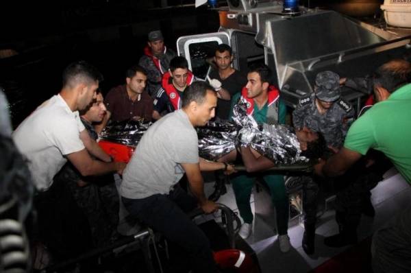 الجيش الاردني ينقذ سعودي غرق في البحر صور