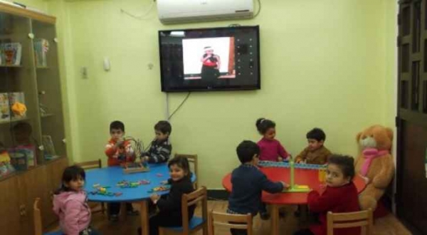 محكمة مصرية تبرئ طفلا من تهمة تقبيل زميلته في الحضانة!