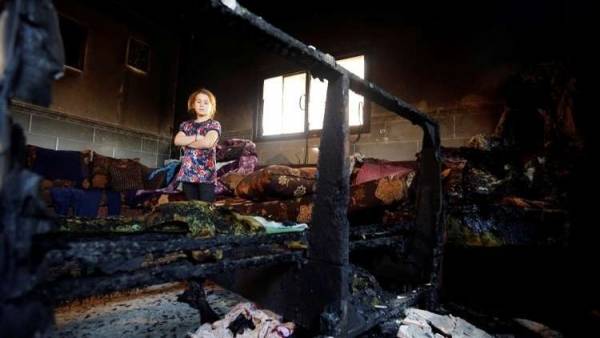 صهاينة يحرقون منزل عائلة فلسطينية في نابلس