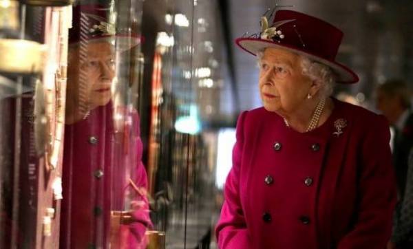 بريطانيا.. كيف تجني العائلة الملكية المال؟