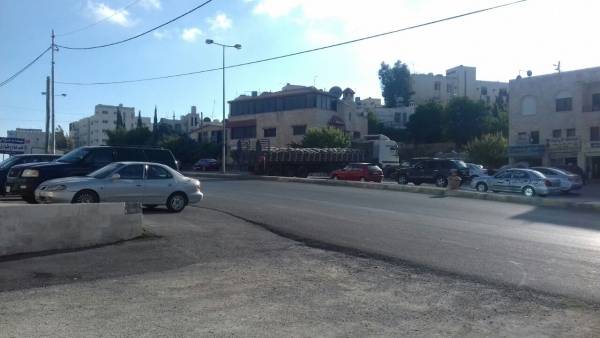 محال ميكانيك وبيع الاسمنت داخل احياء سكنية ..والامانة غايب طوشة 