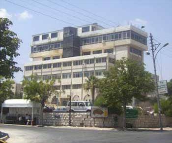 الأطباء يعتصمون احتجاجا على عدم صرف رواتبهم التقاعدية