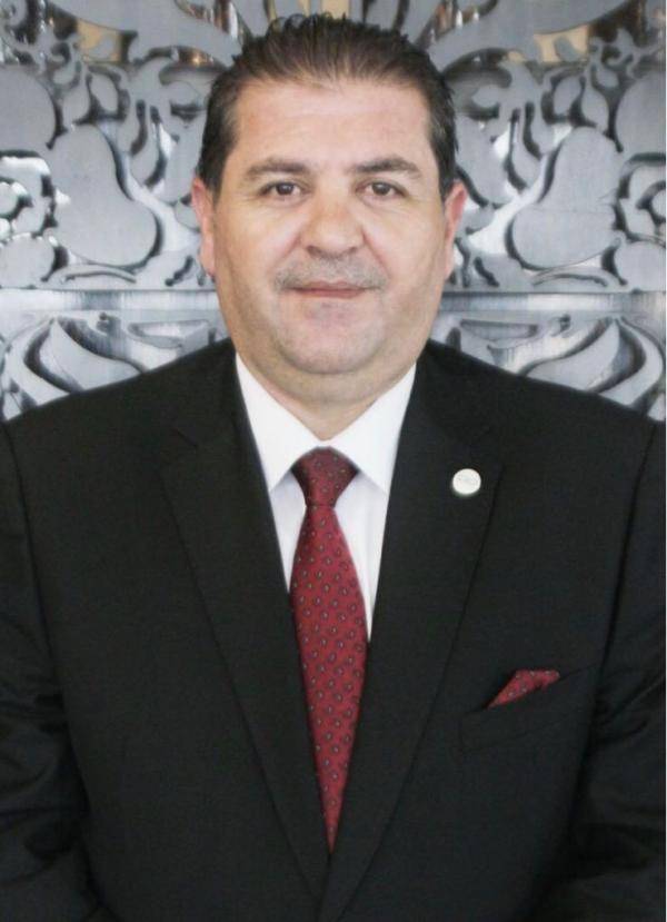 الزميل الريالات رئيسا لتحرير الدستور