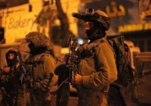 اعتقالات ومداهمات في الضفة