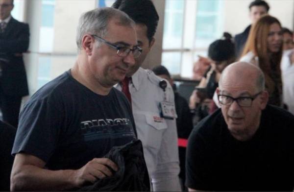 تفتيش تركي مهين للسفير الإسرائيلي بالمطار بعد طرده ... فيديو