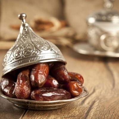 بالسنة والعلم.. لا تفوّت فوائد الإفطار على التمر في رمضان