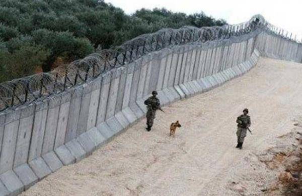 الاحتلال يستكمل بناء جداره على الحدود مع الاردن