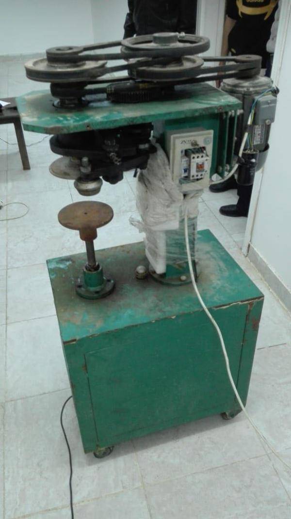 ضبط شخصين تورطا بحيازة ماكينة تصنيع حبوب مخدرة