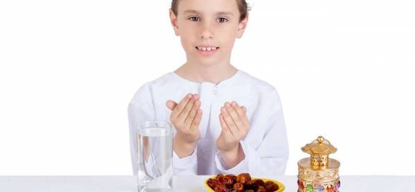 كيف ندرّب الأطفال على صوم رمضان دون مخاطر؟