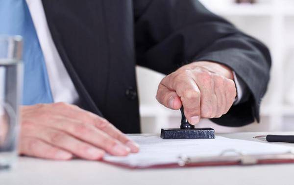 هيئة النزاهة تحقق مع مدرسين جامعيين متهمين بشراء توفل مزور للترقية