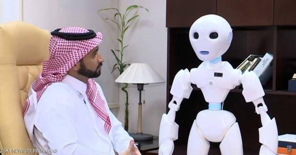 سعودي يطور أول روبوت بالعالم يتحدث العربية