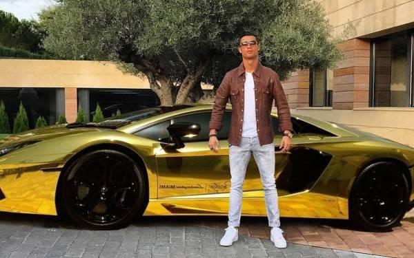 أغلى 10 سيارات يمتلكها كريستيانو رونالدو ..فيديو