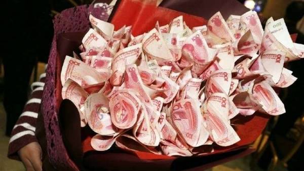 باقة من النقود تهدد صاحبها بالسجن!
