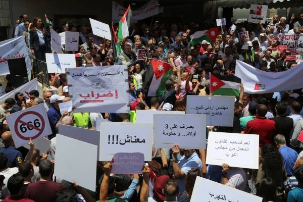 الطراونة يدعو الملقي ومجلس النقباء لحوار حول الضريبة السبت