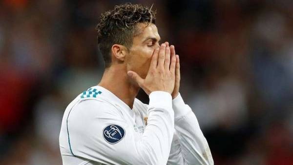 رونالدو يفصح لزملائه عن مستقبله مع الريال