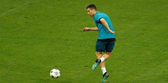 كريستيانو رونالدو يكشف موقفه من مدرب ريال مدريد الجديد