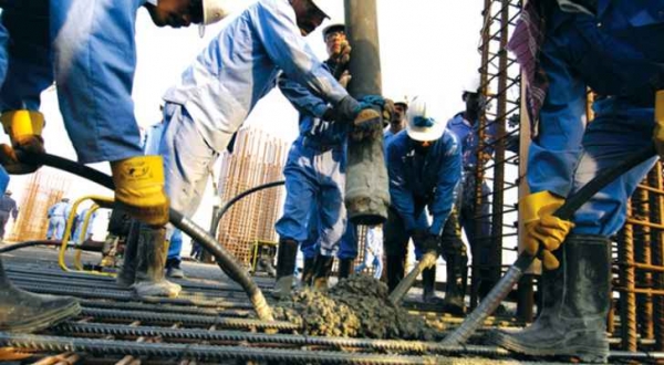 الإمارات تحظر العمل وقت الظهيرة تحت أشعة الشمس