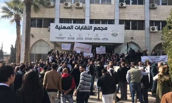 النقابات المهنية تضرب اليوم