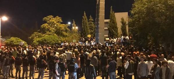 الافراج عن موقوفين اثر اعتصام الرابع