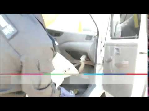 شاهد سائق سيارة أجرة صيني يكتشف أفعى كوبرا طولها 4 أمتار في سيارته