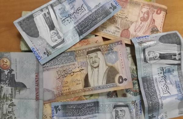 صرف رواتب شهر حزيران قبل العيد