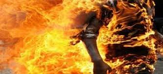 تفاصيل مروعة .. اشعلت النار بجسد جوزها بعد معرفتها بعقد قرانه على عروس جديدة