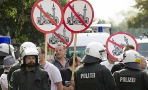 النمسا تطرد أئمة وتغلق مساجد في إطار حملة ضد ‘‘الإسلام السياسي‘‘