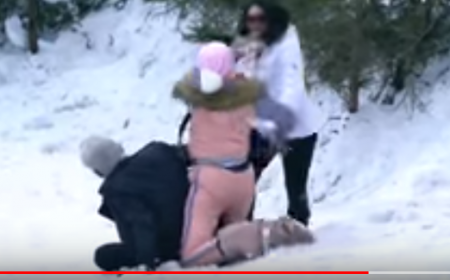 بالفيديو...عراك بالأيدي بين ديانا حداد و فتاة مساعدة رامز جلال ينهي المقلب مبكراً