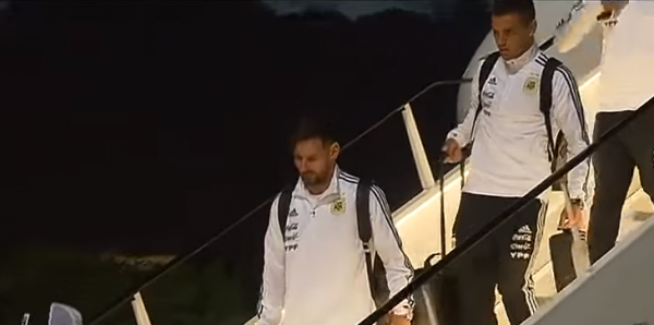 لحظة وصول ميسي مع منتخبه إلى روسيا للمشاركة في المونديال