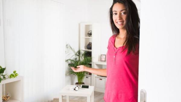 كلمة واحدة إياك أن تقوليها لضيوفك!