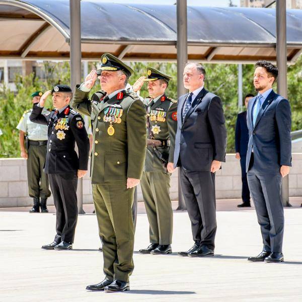 الملك يرعى احتفال الجيش بعيد الجلوس وذكرى الثورة العربية الكبرى (صور)