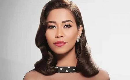 شيرين عبد الوهاب من دون مكياج...وابنتها نسخة منها!