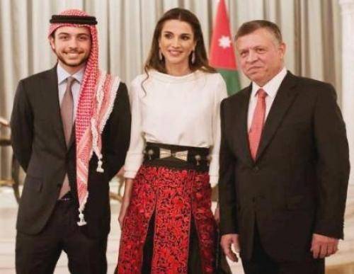 الملك والملكة وولي العهد يهنئون بالعيد السعيد