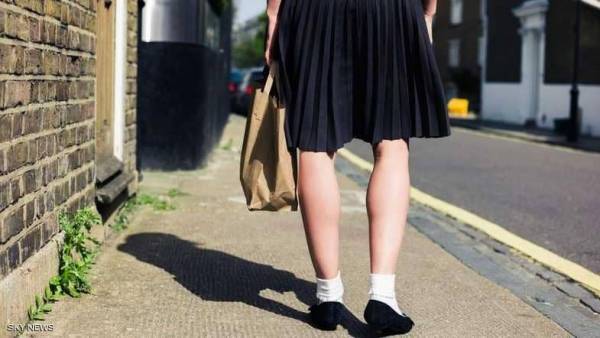 تحذير من التصوير تحت الملابس