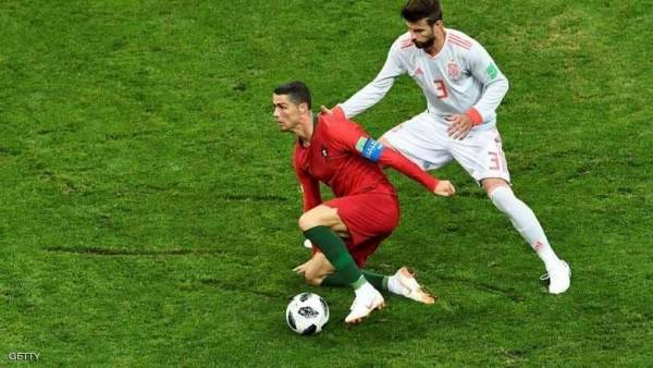 بيكيه يرد على ثلاثية رونالدو بنقد لاذع